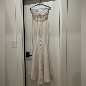 Gorgeous Ines Di Santo Wedding gown